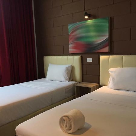 Hotel The Zell Buriram Esterno foto
