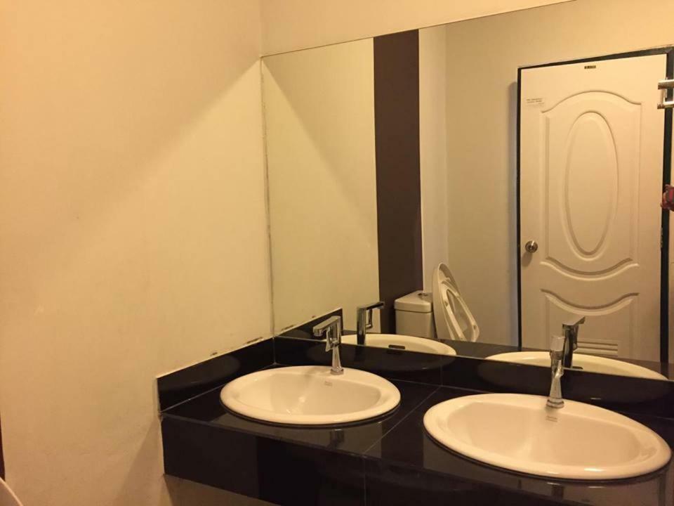 Hotel The Zell Buriram Esterno foto